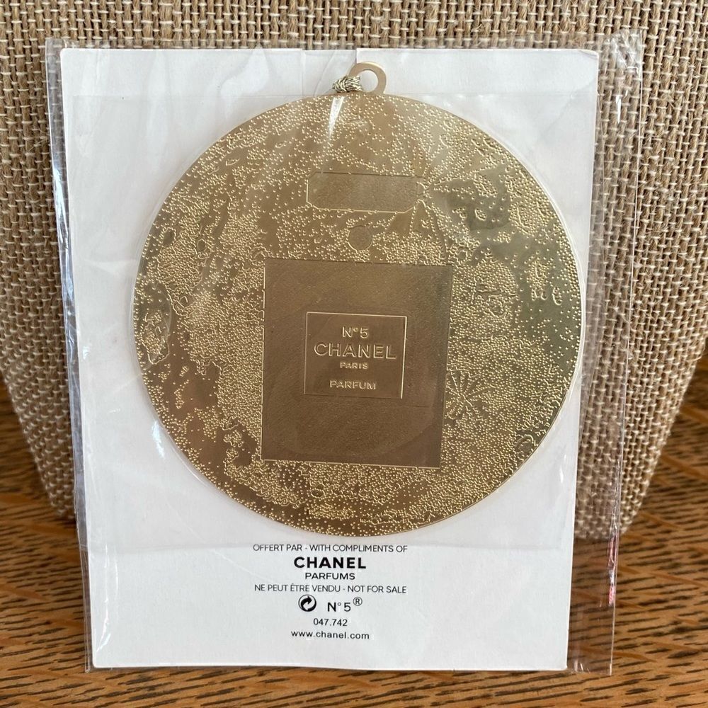 Chanel No 5 Gold Perfume Bottle Limited Edition Circle Ornament/Charm. New!